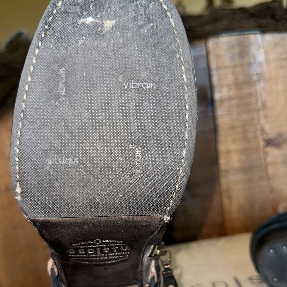 BED|STU Blaire Grafhito Rustic Lace Up Leather Boots with side zipper. - Picture 5 of 8